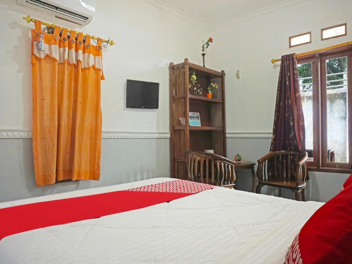 Oyo 90369 An Nur Family Homestay Syariah Cigombong Exterior photo